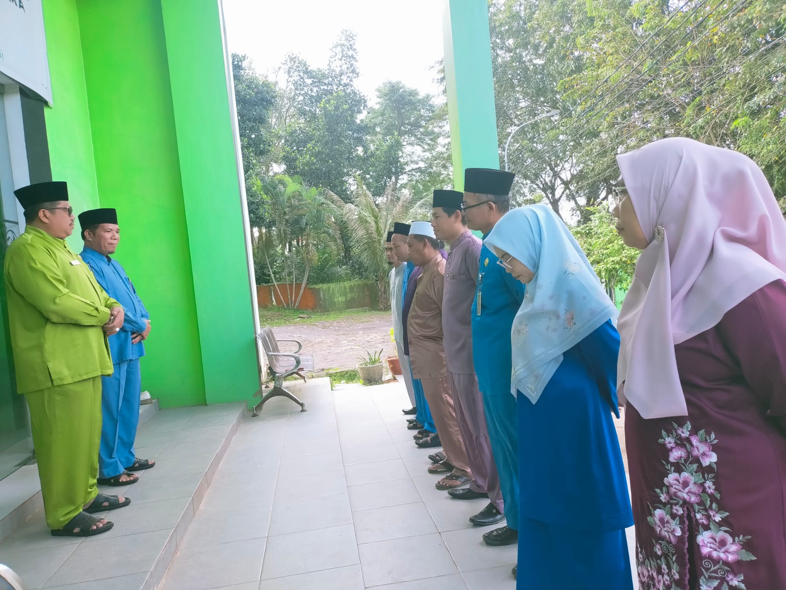 Pagi Ini, Kepala Kantor Kemenag Kota Batam Pimpin Apel Pagi di KUA Sekupang