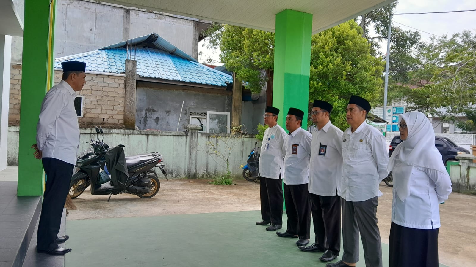 KUA Bengkong Gelar Apel Pagi, Plt Kepala KUA Ingatkan Kedisiplinan Kerja