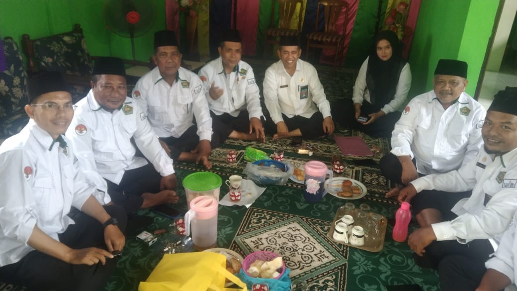 Kepala KUA Bulang Tekankan Profesionalisme dan Kepedulian Sosial dalam Pembinaan Pegawai