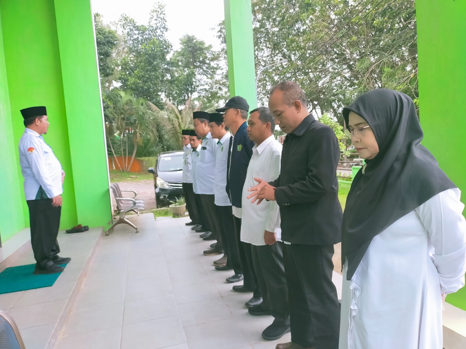 Adamrin Ingatkan Tentang Kearsipan Saat Apel Pagi KUA Sekupang