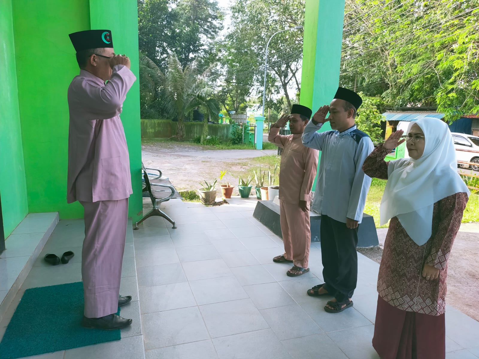 KUA Sekupang Gelar Apel Pagi, Bima Sakti Sampaikan Komitmen dan Disiplin Kerja