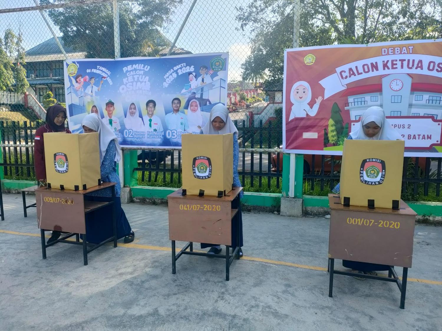 Ajarkan Demokrasi, MTs Negeri 2 Batam Gelar Pemilu Akbar