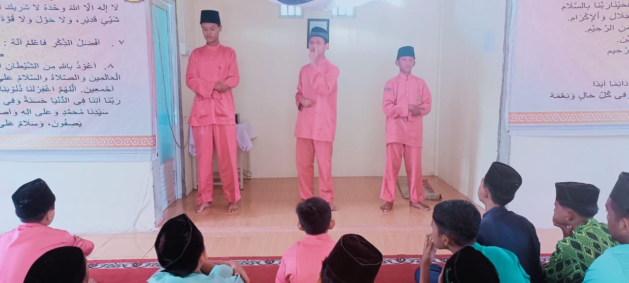 Muhadoroh Membangun Kepercayaan Diri dan Keterampilan Berbicara
