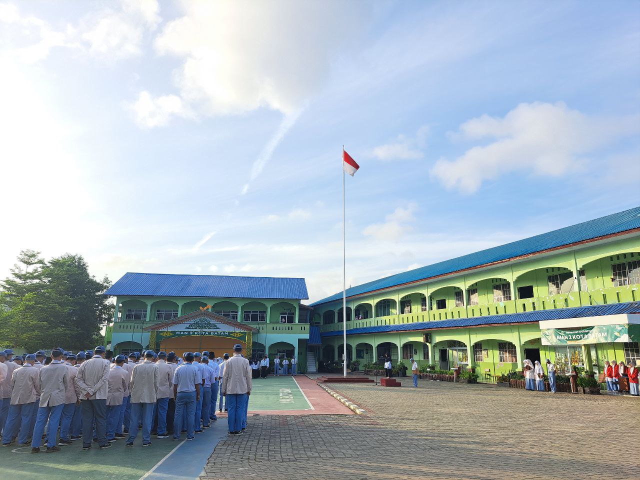 Upacara Bendera : Menjaga Kebersihan Lingkungan Madrasah