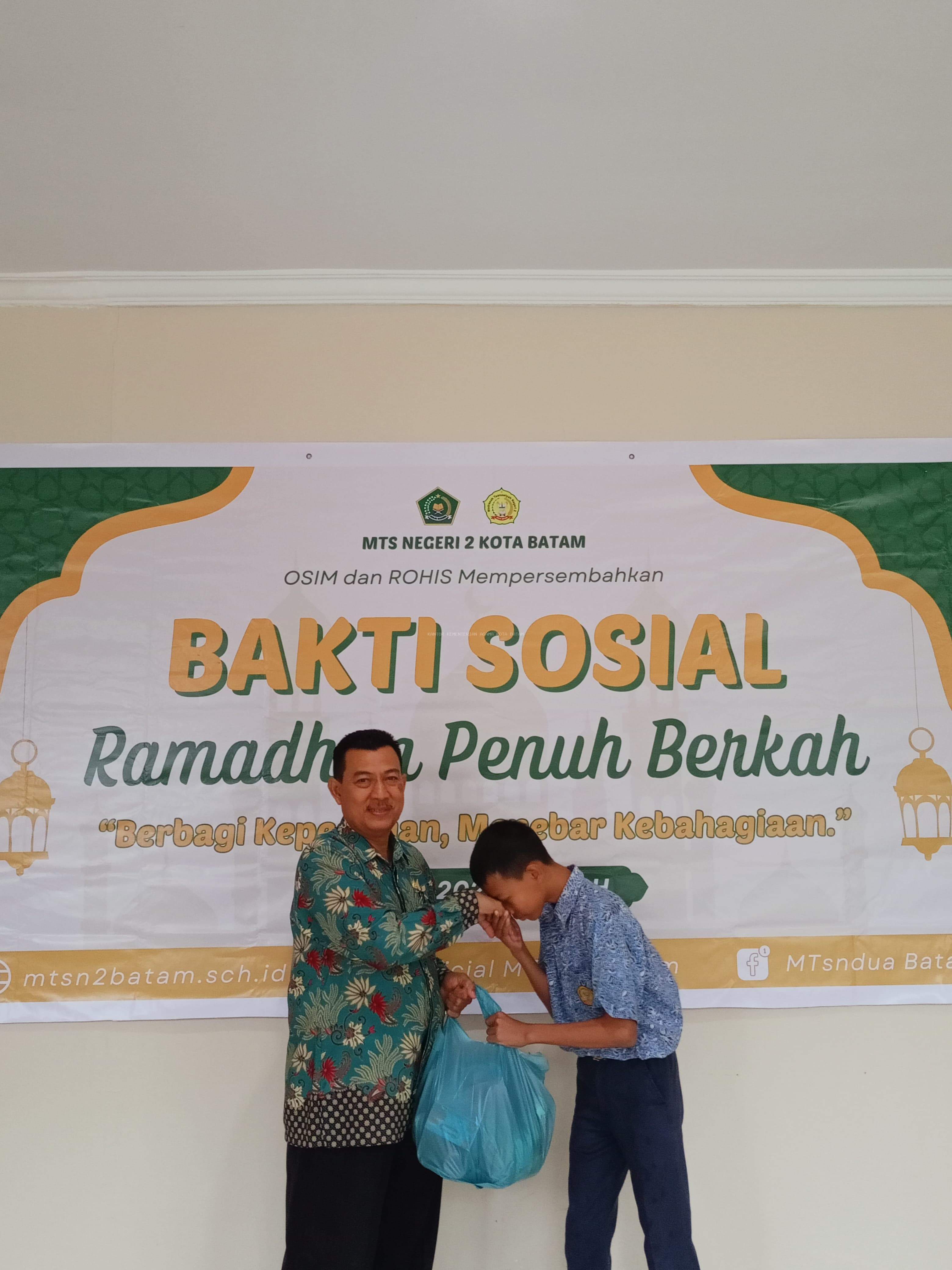 MTsN 2 Batam Gelar Baksos Ramadhan di Madrasah dan Panti Asuhan