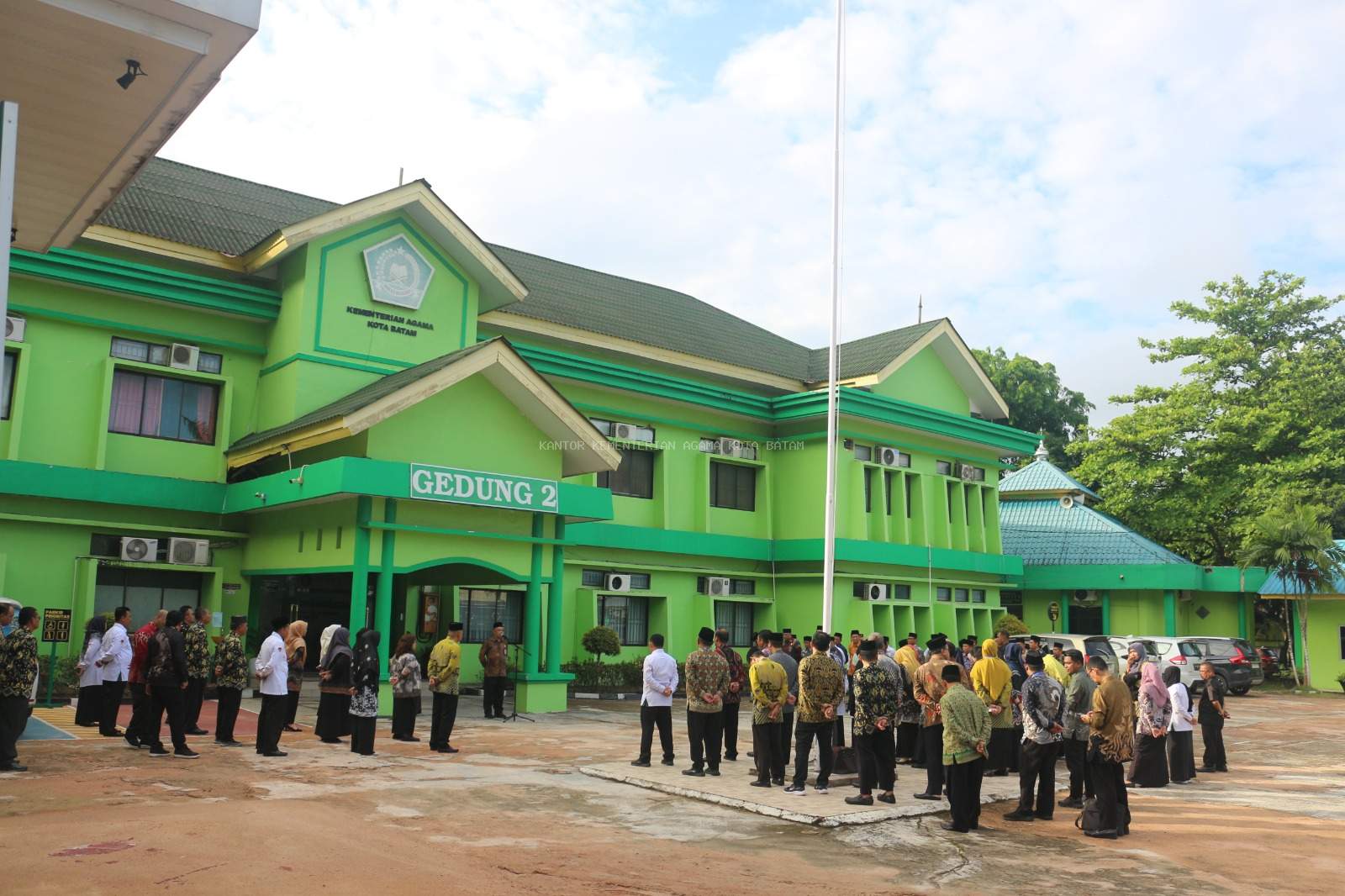 Kantor Kemenag Kota Batam Gelar Apel Gabungan dan Halal Bi Halal di Halaman Kantor