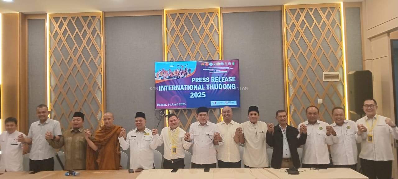 34 Bhikku dan 16 Simpatisan Singgah di Batam, Jadi Pijakan Pertama Bikkhu di Indonesia