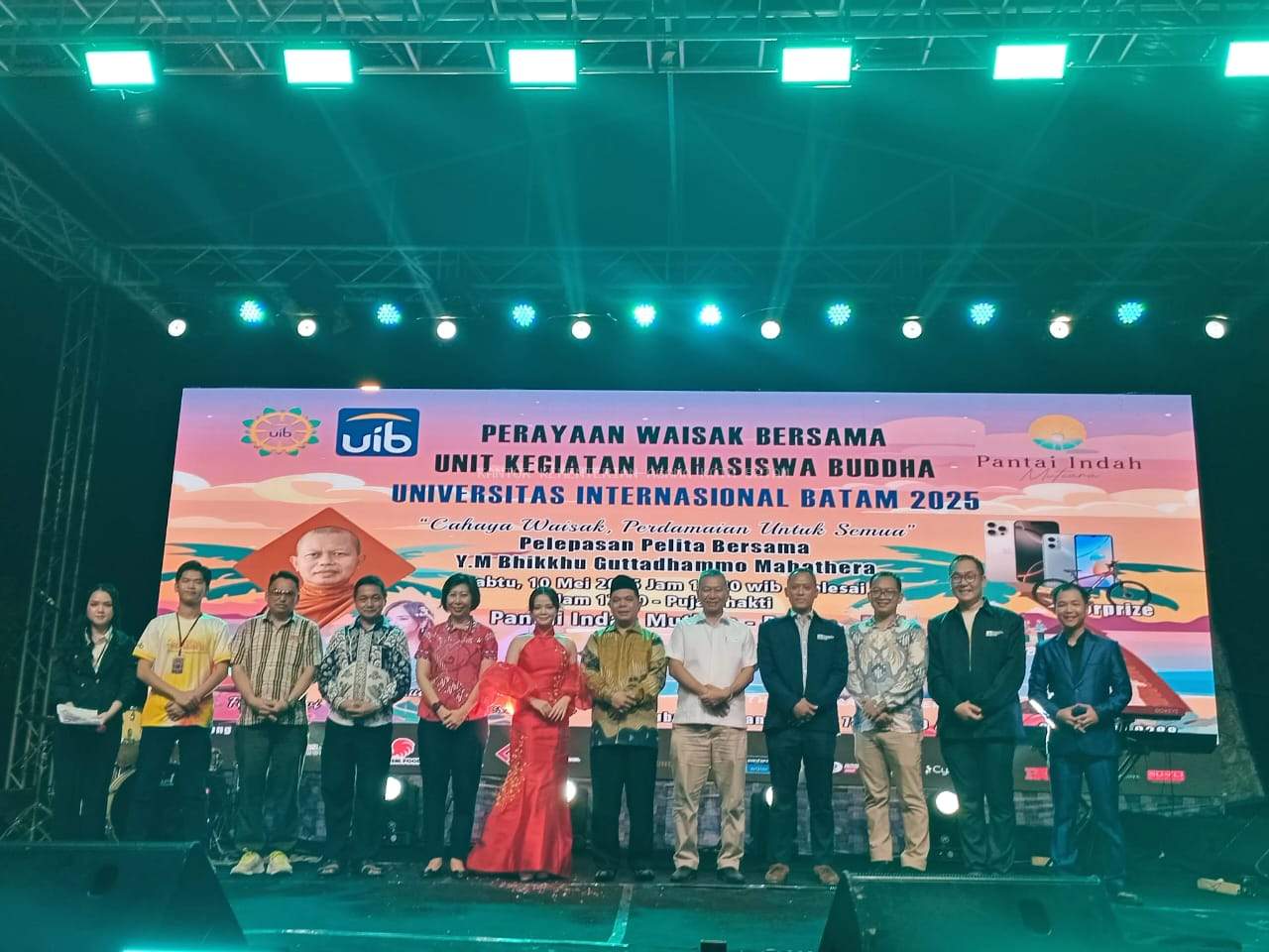 Budi Dermawan Sampaikan Pesan Moderasi Beragama Saat Perayaan Waisak UKM Buddha Universitas Internasional Batam 