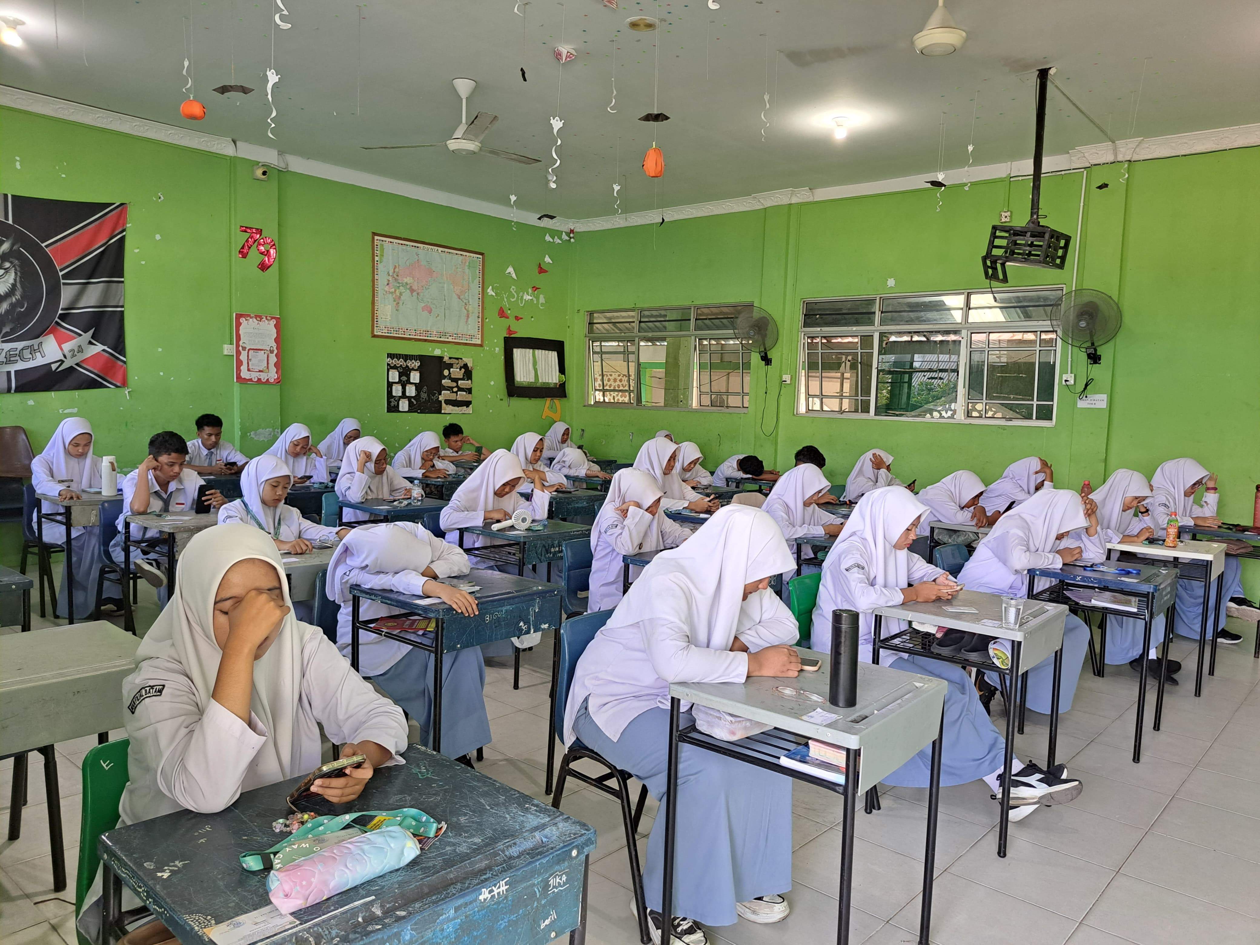 MAN 2 Kota Batam : Pelaksanaan Ujian Sumatif Akhir Tahun (SAT) Berjalan Dengan Lancar