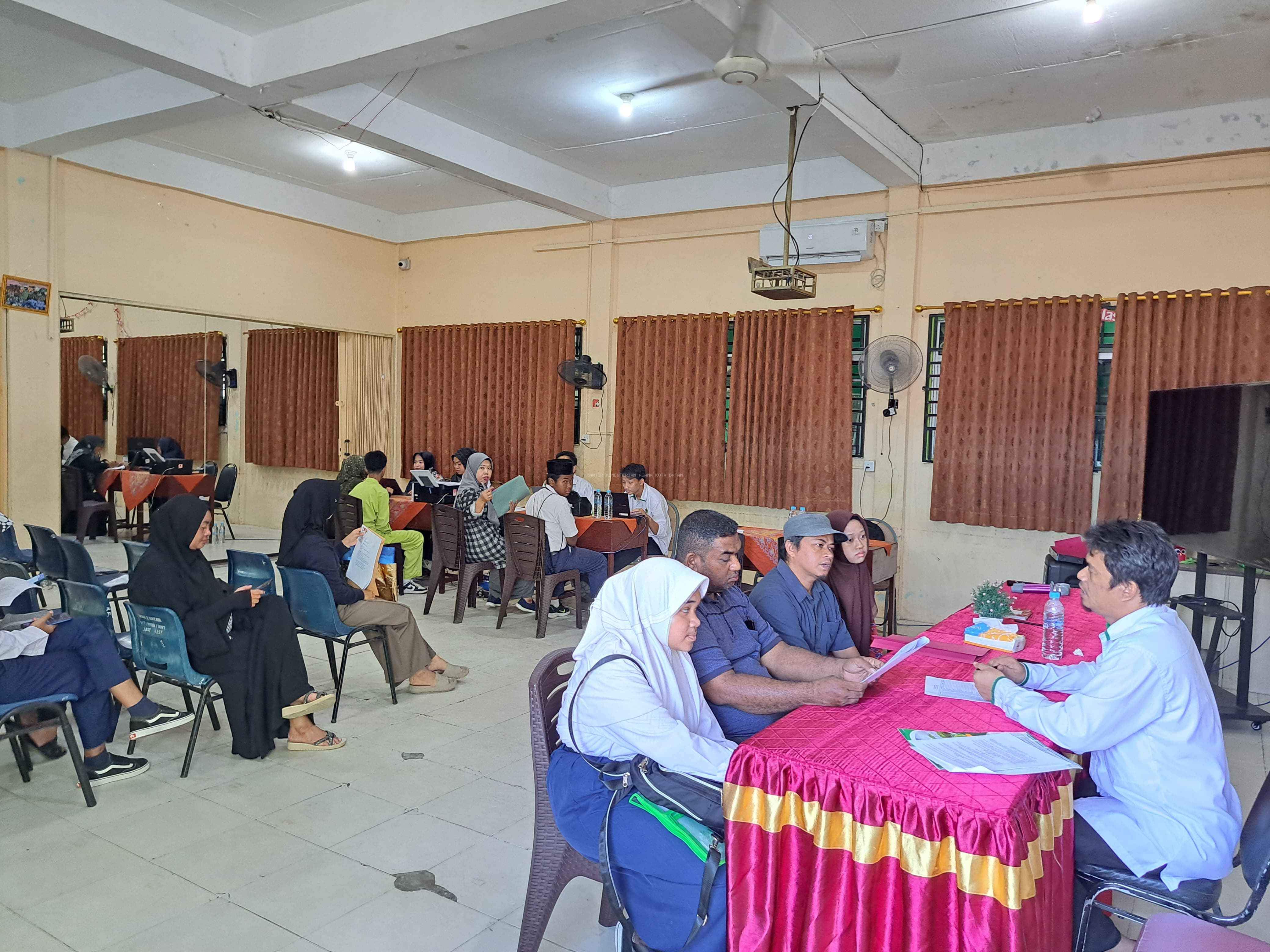 Daftar Ulang PPDBM Tahun Pelajaran 2025/2026 Di MAN 2 Kota Batam Berjalan Baik, Aman dan Lancar