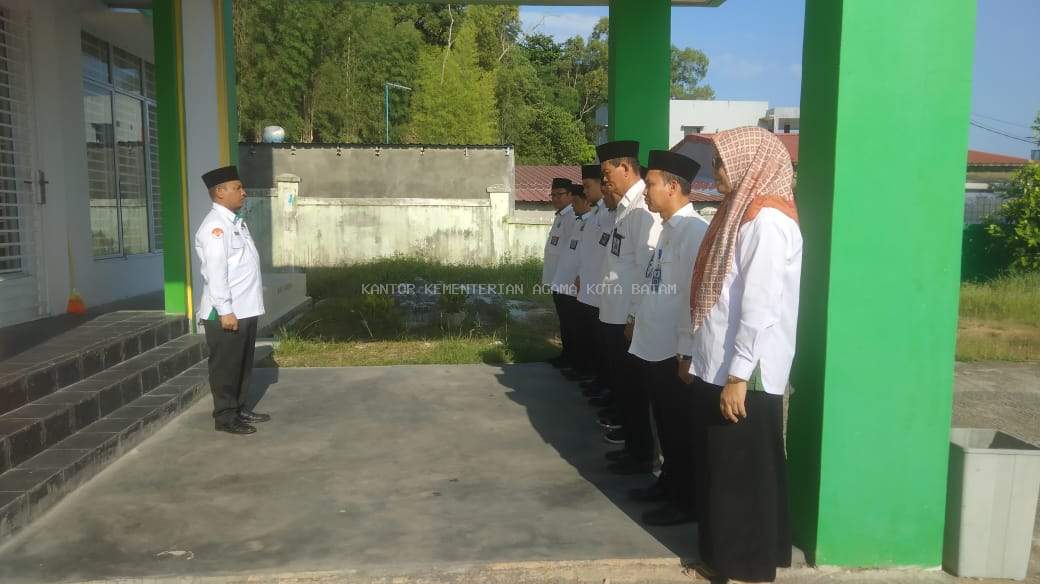 Apel Pagi KUA Lubuk Baja: Kepala KUA Ajak Pegawai PPPK Terapkan 5 Budaya Kerja Kemenag