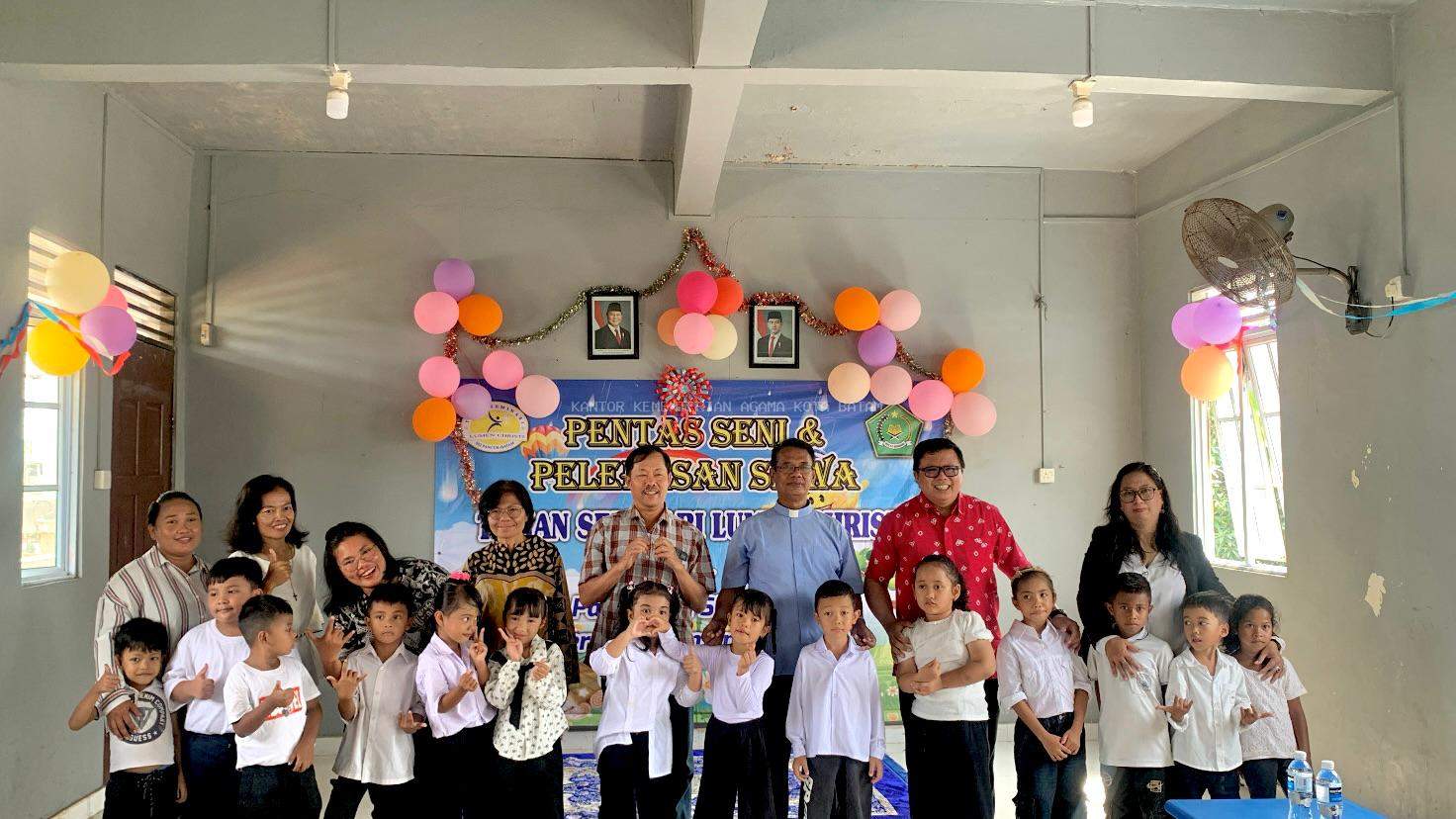Penyelenggara Katolik Kemenag Kota Batam Hadiri dan Berikan Sambutan pada Acara Pelepasan Siswa Taman Seminari Lumen Christi