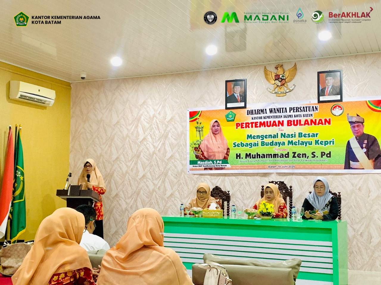 Kegiatan Rutin Bulanan Dharma Wanita Persatuan Kantor Kemenag Kota Batam Angkat Budaya Melayu Lewat Tema "Mengenal Nasi Besar"