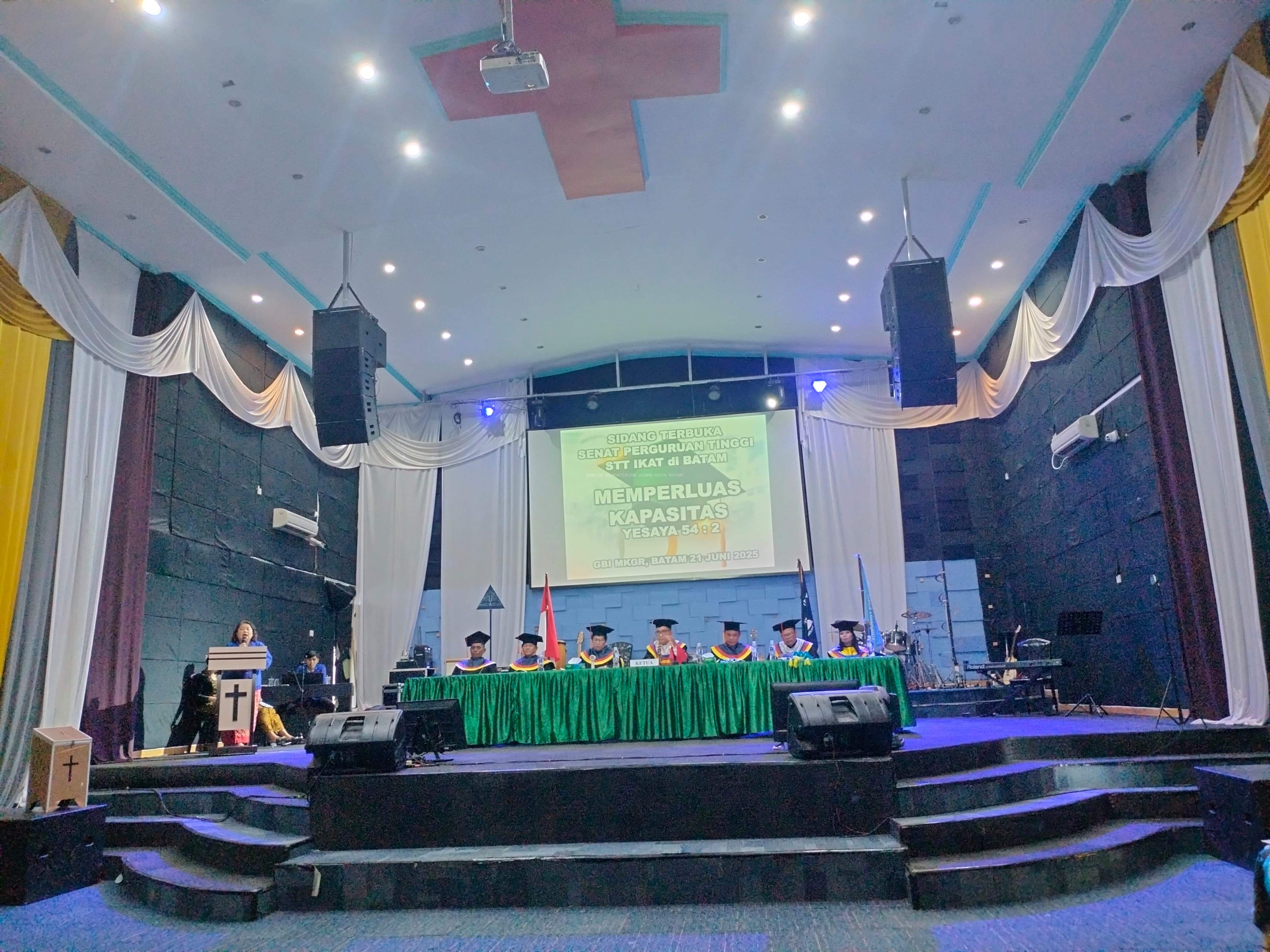 Kasi Urakris Hadiri Sidang Terbuka Senat STT IKAT Batam