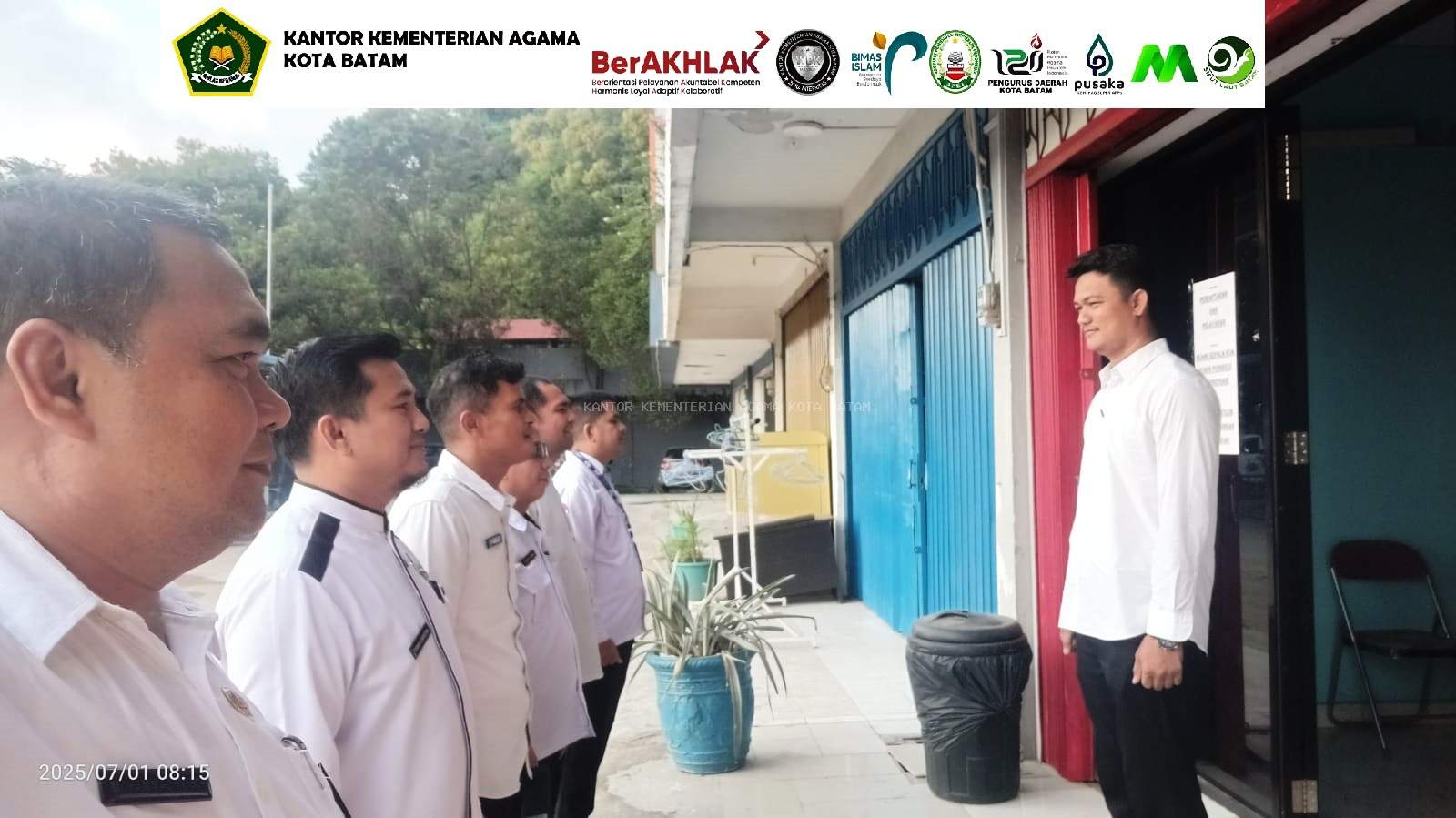 Semangat dalam Bekerja Jadi Pesan Utama Apel Pagi di KUA Batu Ampar