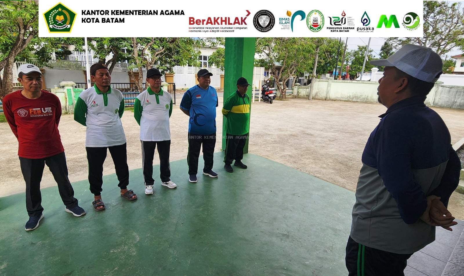 Gotong Royong Seru di KUA Bengkong: Semangat Kerja, Semangat Kebersamaan 