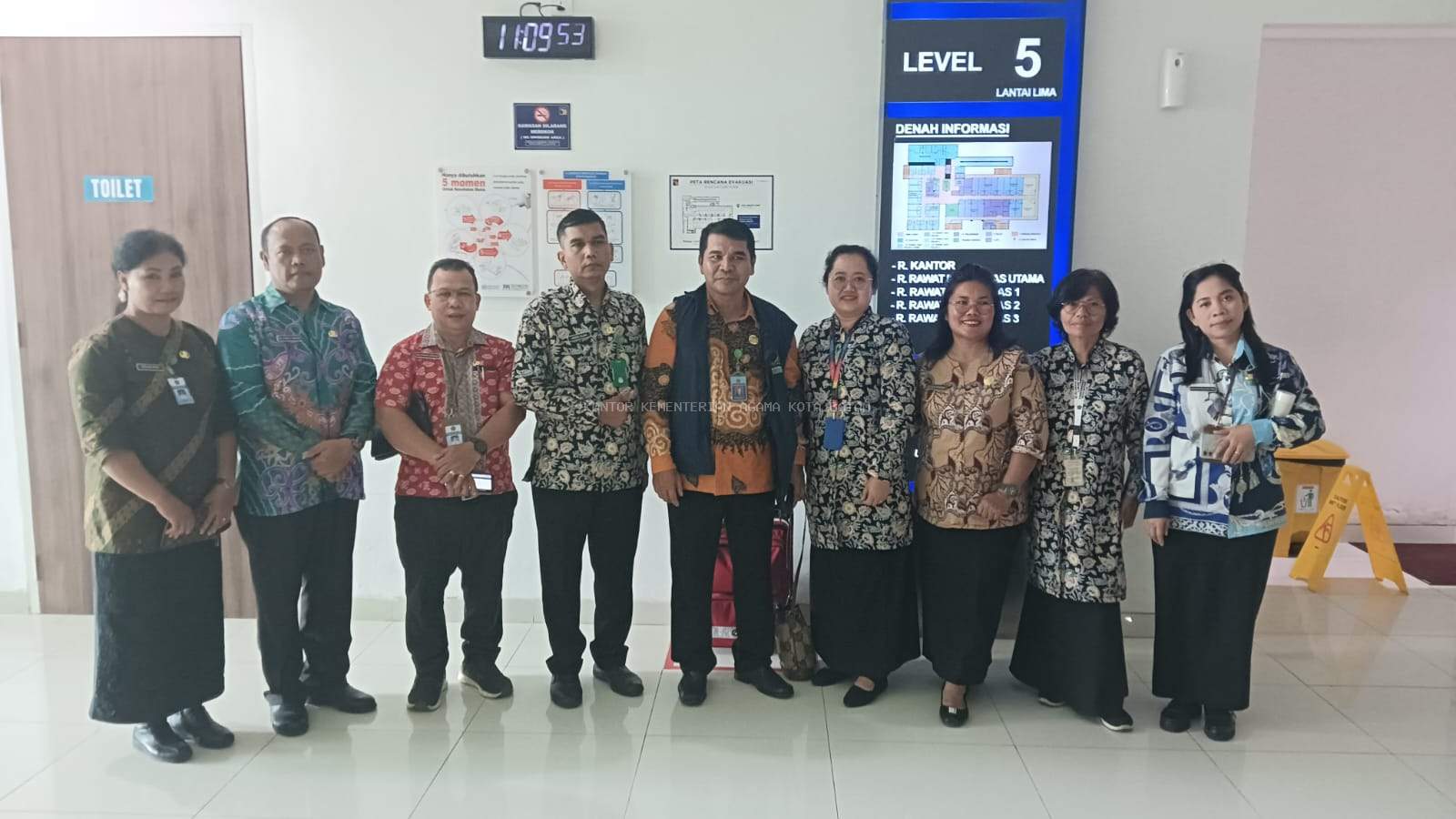 KOLABORASI PENYULUH AGAMA KRISTEN, KATOLIK DAN HINDU KEMENAG KOTA BATAM : MEMBERI SEMANGAT DAN PENGHARAPAN KEPADA PASIEN DI RS BP BATAM