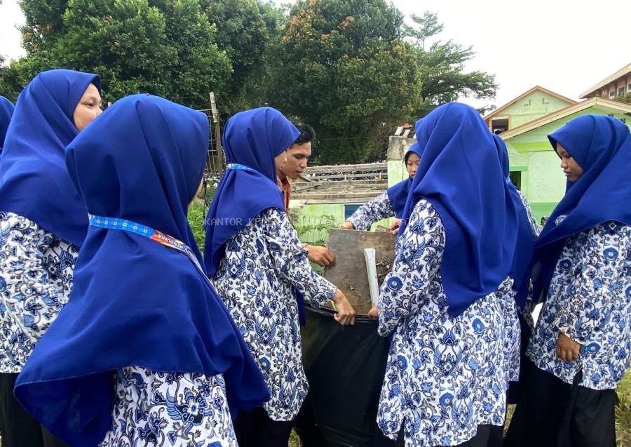 MAN 1 Kota Batam Ikut Sukseskan Program Aksi Nyata Hari Lingkungan Hidup melalui Kegiatan Gotong Royong