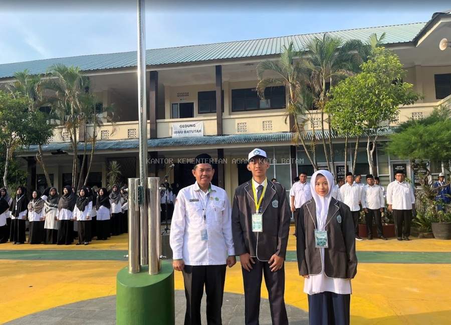 MAN 1 Kota Batam Gelar Upacara Bendera dan Pembukaan MATSAMA Sambut Tahun Ajaran Baru 2025/2026