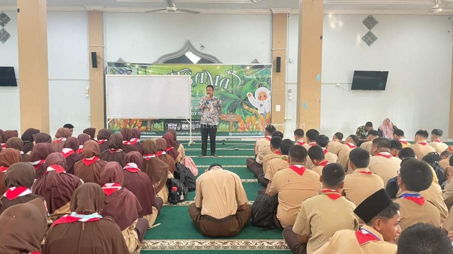 Kepala MAN 1 Kota Batam Sampaikan Materi Moderasi Beragama pada Kegiatan MATSAMA 2025
