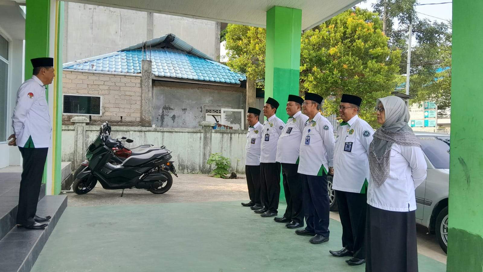 Pimpin Apel Pagi KUA Bengkong: Alikek ajak Pegawai Syukuri Amanah dan Tingkatkan Disiplin