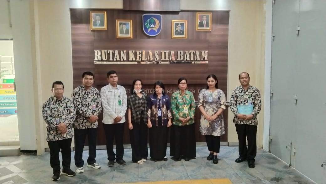 Seksi Urakris Beri Pembinaan Rohani Bagi Warga Binaan Rutan Kelas IIA Batam: "Kehidupan yang Diubahkan Melalui Jeruji Besi"