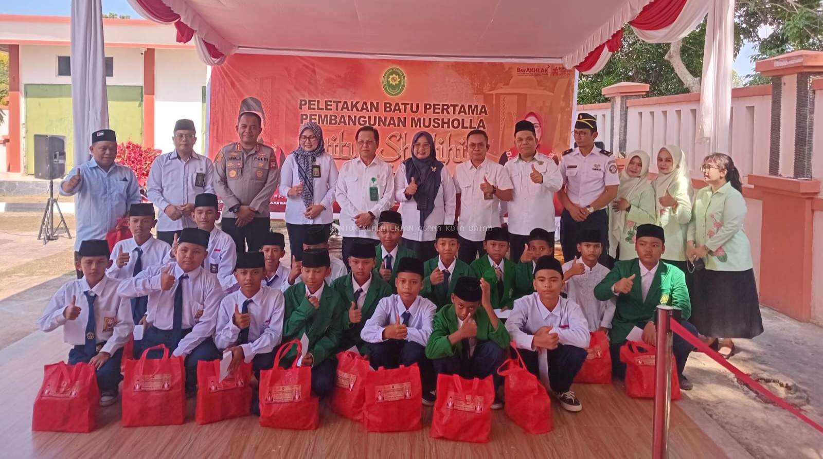 Peletakan Batu Pertama Pembangunan Musholla di Pengadilan Negeri Batam
