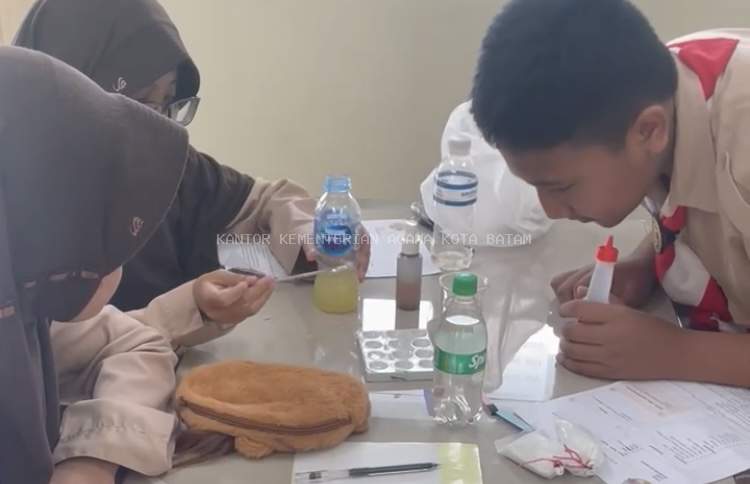 Praktik Asam dan Basa di Laboratorium Untuk Tingkatkan Pemahaman Siswa