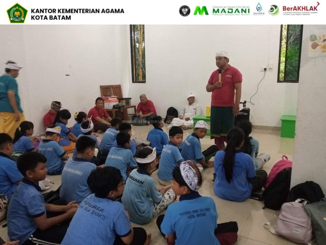 Penyelenggara Hindu Kemenag Batam Beri Motivasi Budi Pekerti di Pasraman