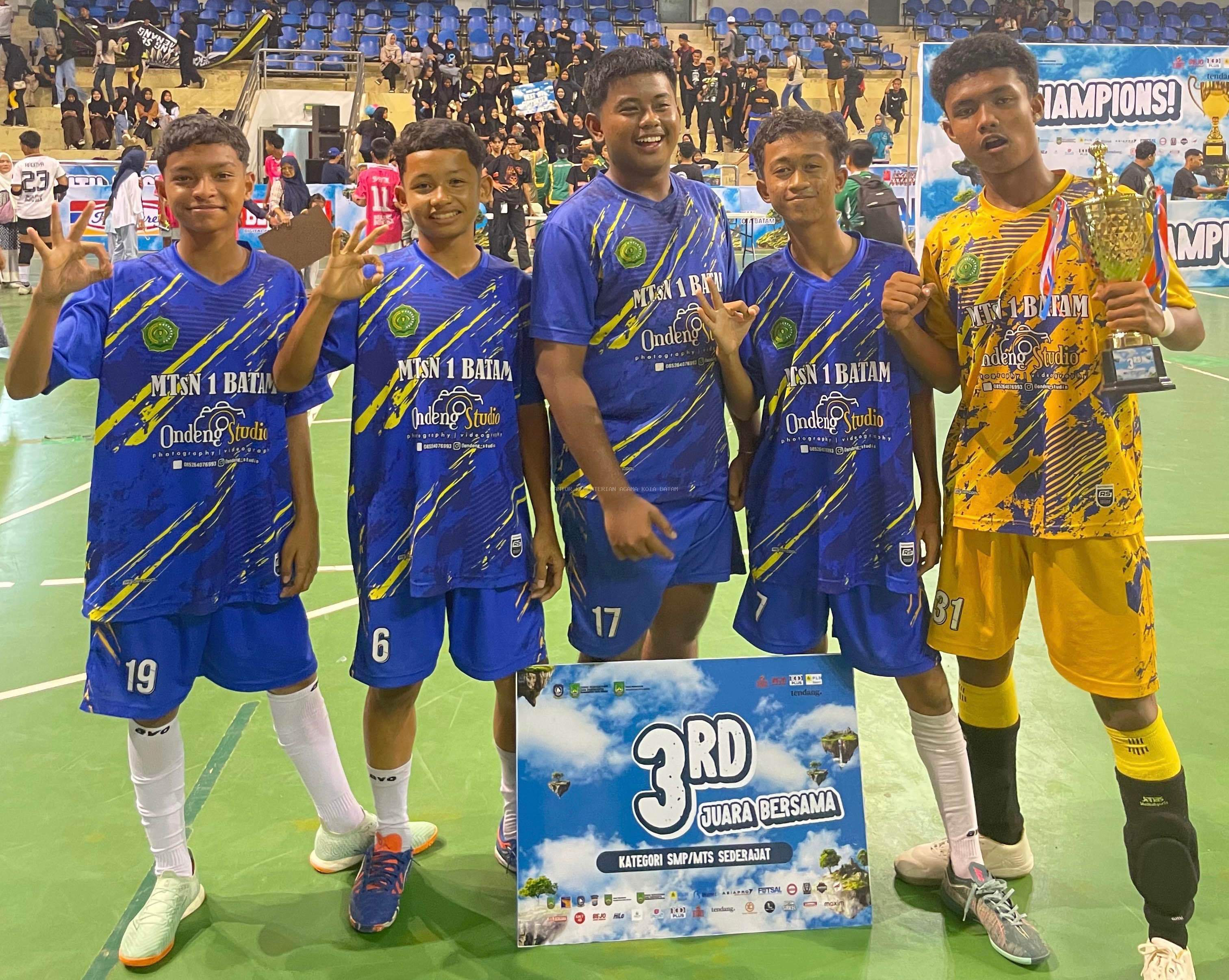 Tim Futsal MTsN 1 Batam Berhasil Mendapatkan Juara 3 Batam Youth Fest Futsal Series 2025 Kategori SMP/MTs pada Tanggal 10 Agustus 2025