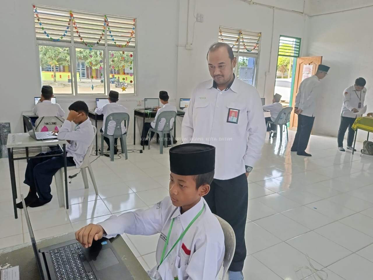 Seksi Pendidikan Madrasah Melakukan Monitoring Pelaksanaan ANBK MTS di Kota Batam