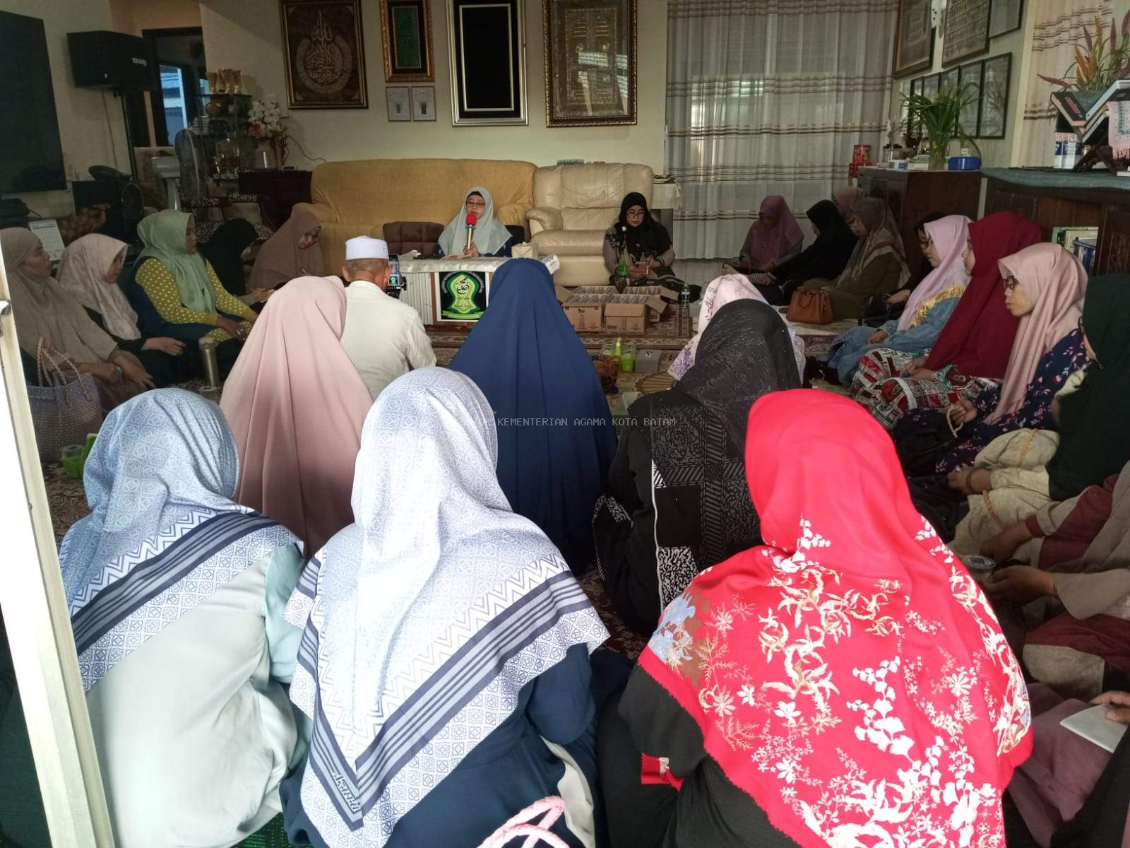 MANAQIBAN RUTIN BERSAMA Hj. ZULAIKHAH LUQMAN 
