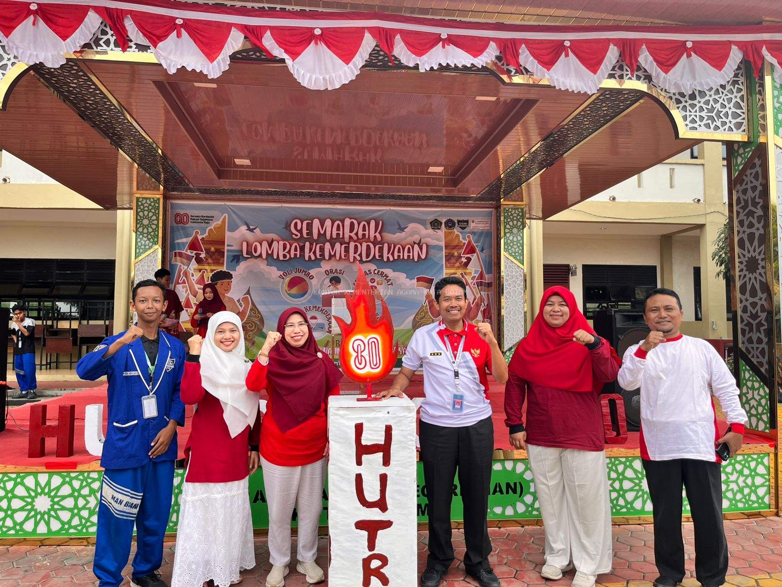 Kepala MAN 1 Kota Batam Didampingi Waka Buka Perayaan HUT ke-80 Kemerdekaan RI