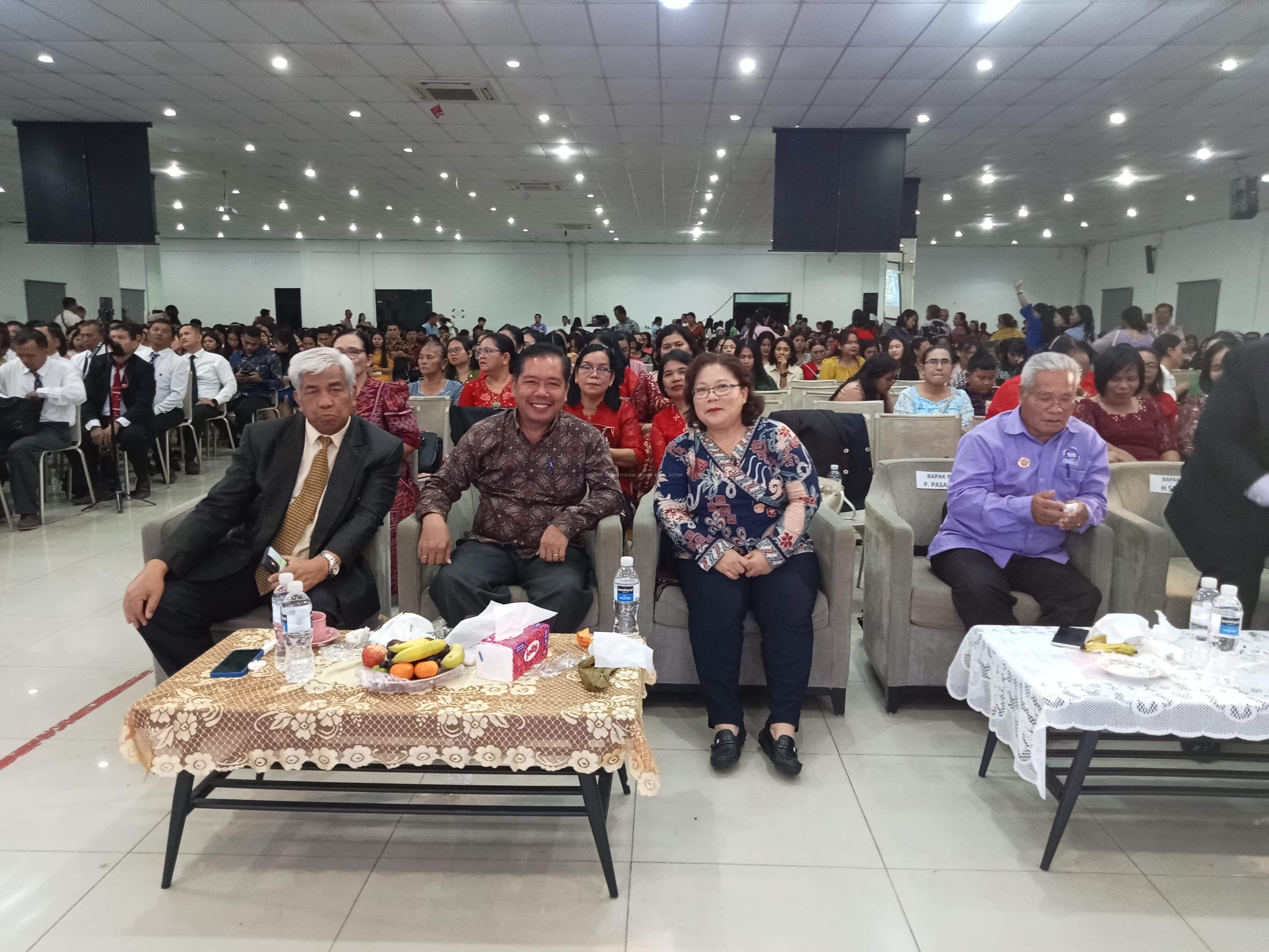 Penguatan Iman Lewat KKR: Pembimas Kristen dan Kasi Urakris Hadiri KKR GPI Wilayah Kepri