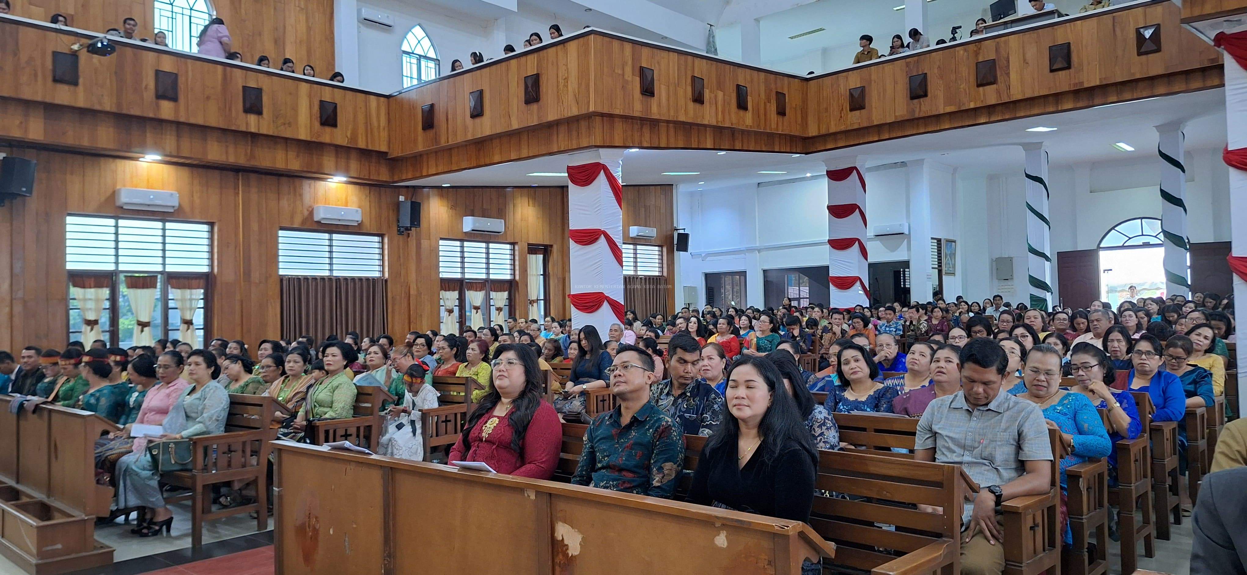 Kasi Urusan Agama Kristen Hadiri Pesta Transformasi dan Ulang Tahun HKBP Palmarum Sekupang