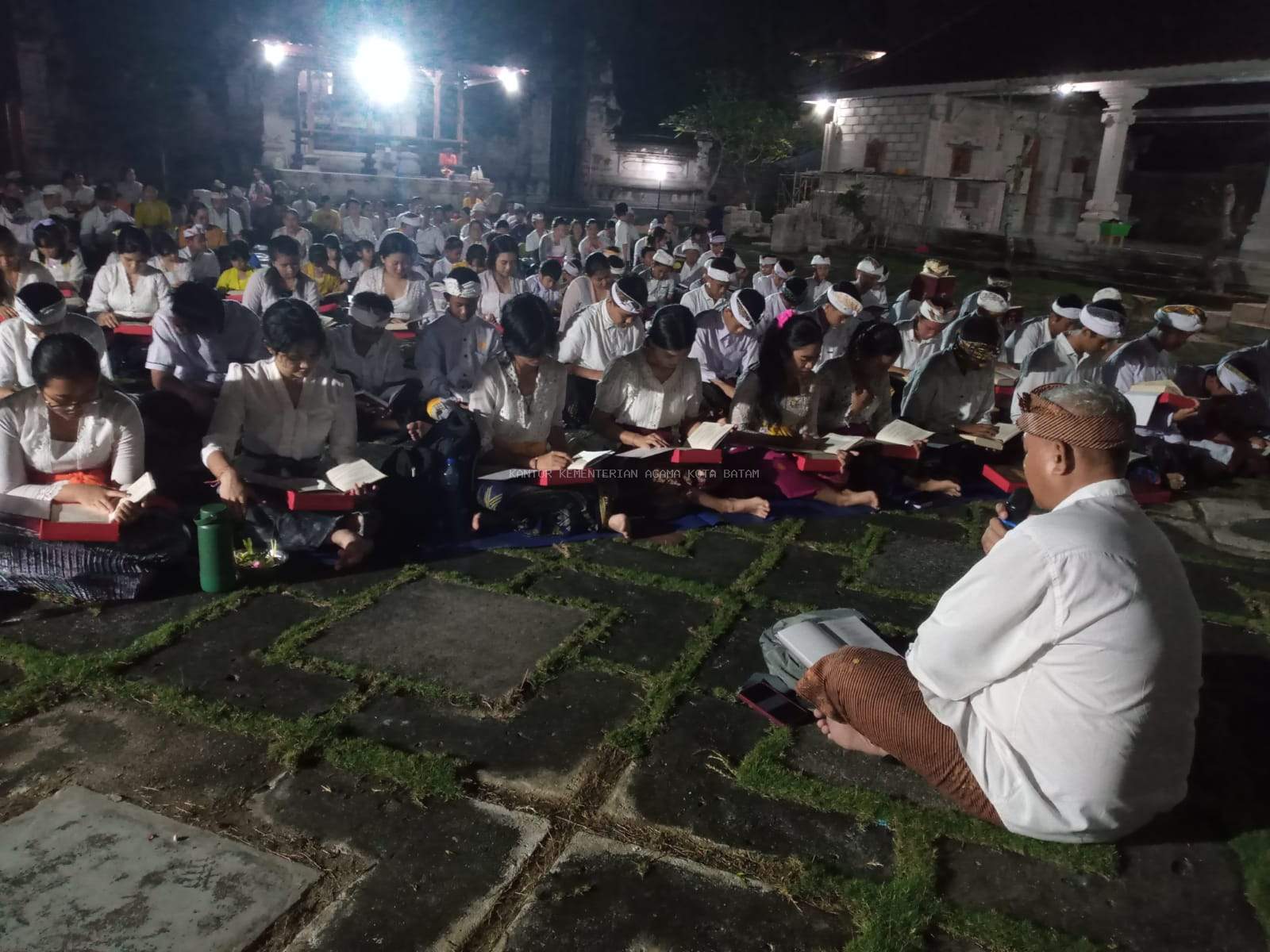 Malam Sastra Meriahkan Perayaan Hari Suci Saraswati