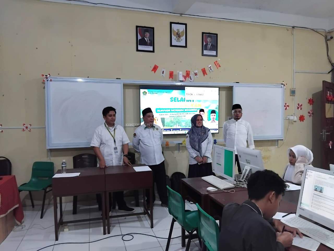 Kepala Kantor Kemenag Kota Batam Tinjau Langsung Pelaksanaan OMI 2025 di MAN 2 Batam