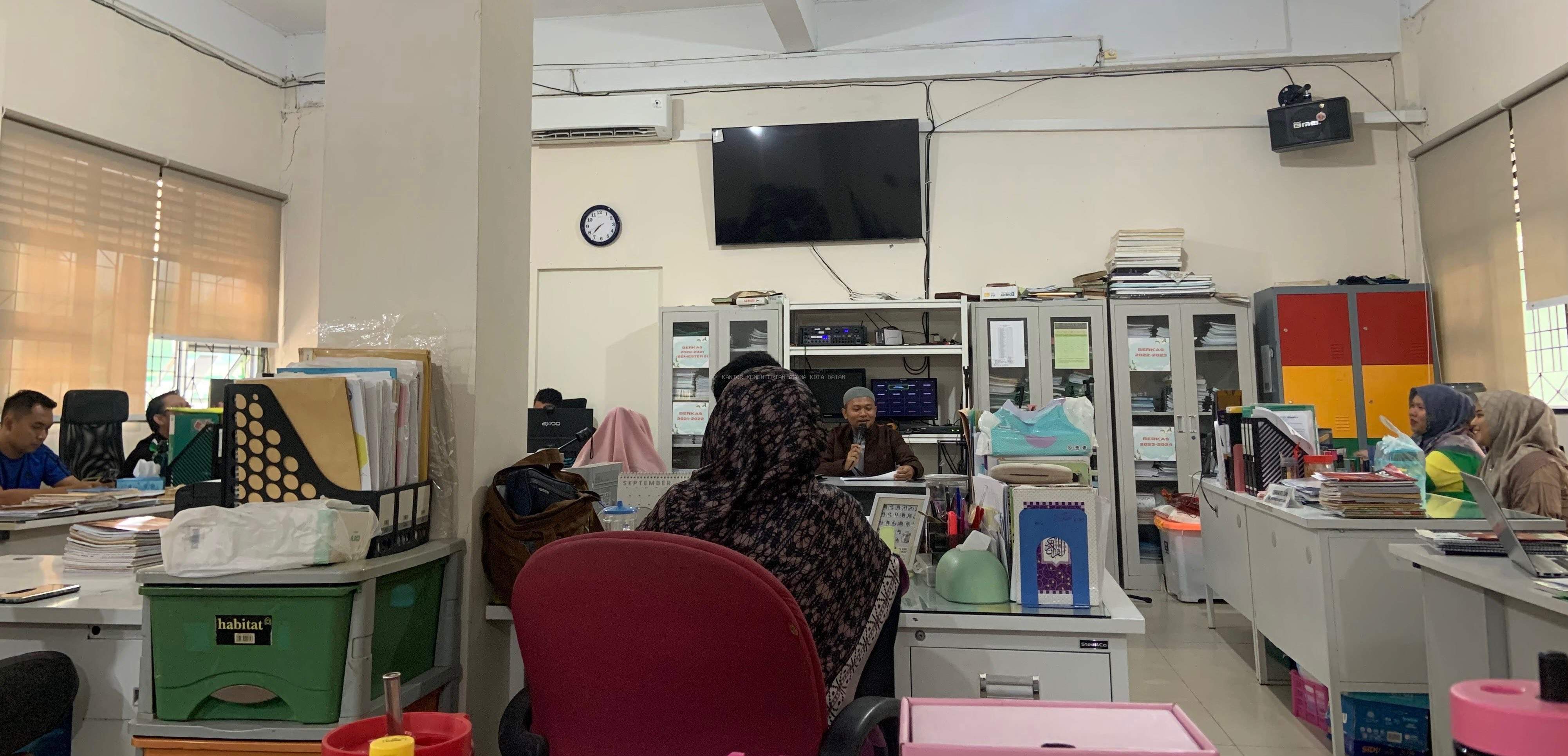 MTsN 1 Batam Matangkan Persiapan Kegiatan Peringatan Maulid Nabi dan Supervisi Guru Lewat Rapat Pendidik dan Tenaga Kependidikan