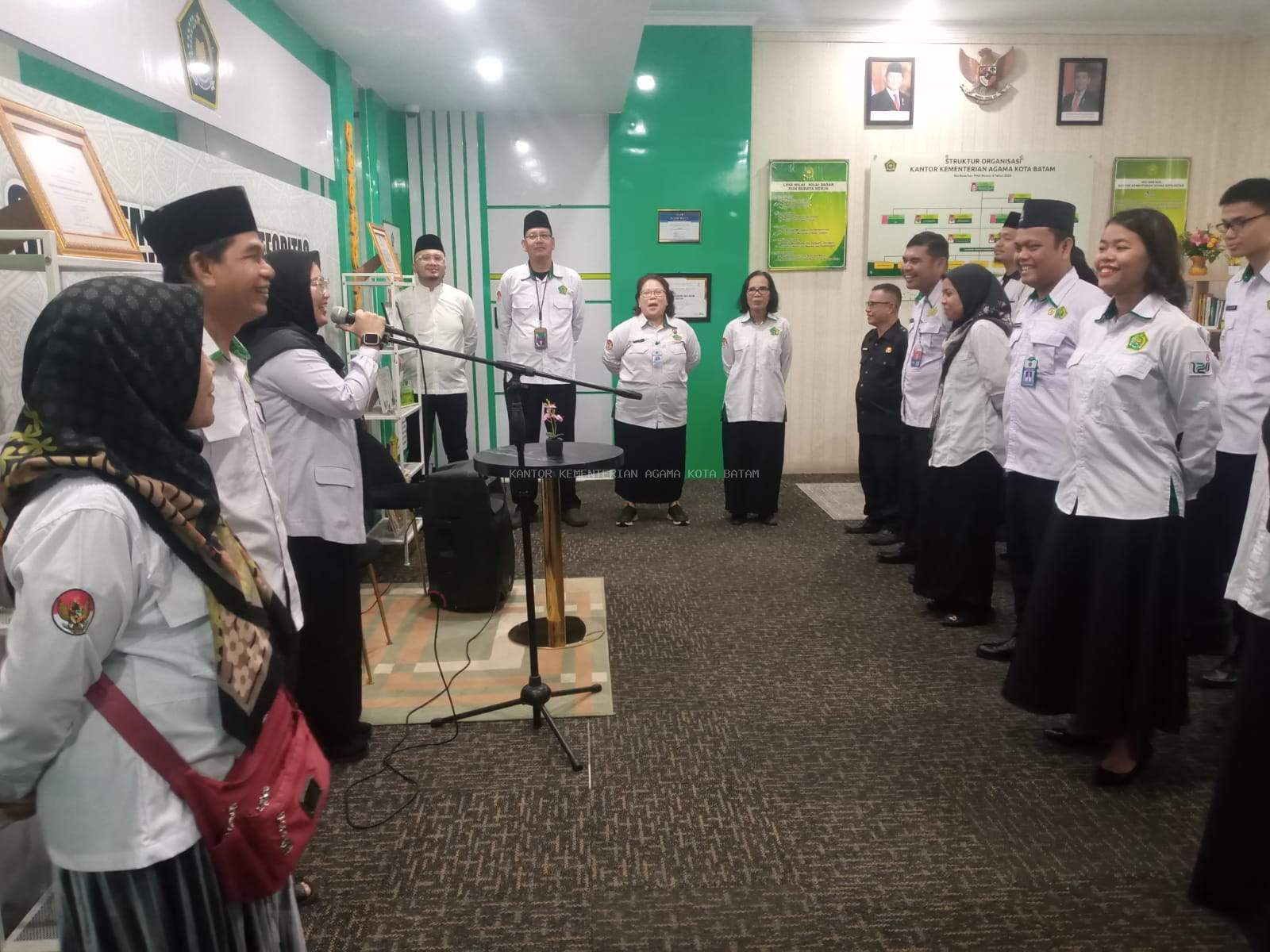 Pengabdian Usai, Kemenag Batam Lepas Dua Pegawai Purna Tugas