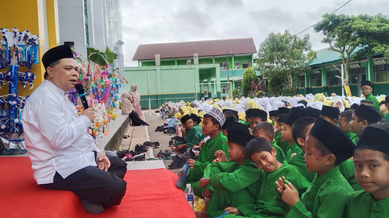 Peringatan Maulid Nabi di MIN 1 Batam, Kakankemenag Sampaikan Tausyiah