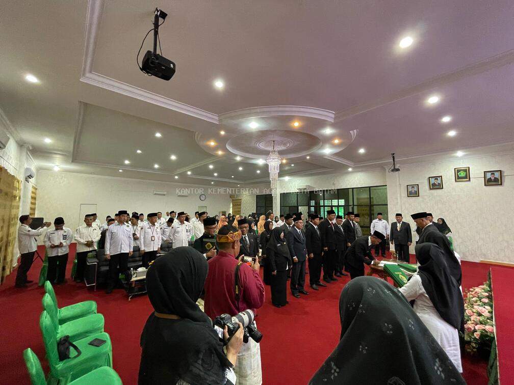 Kakanwil Kemenag Kepri Lantik Tiga Pejabat Baru di Kemenag Kota Batam