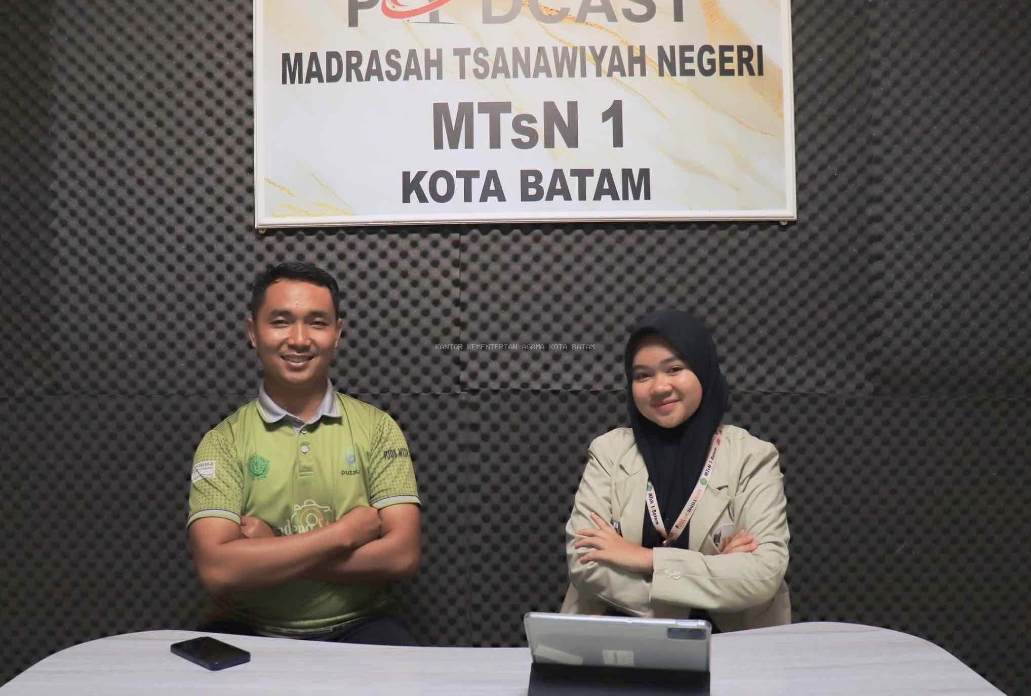 MTsN 1 Batam Rilis Podcast “Ngobrolin Soal Kesiswaan” Bareng Waka Kesiswaan