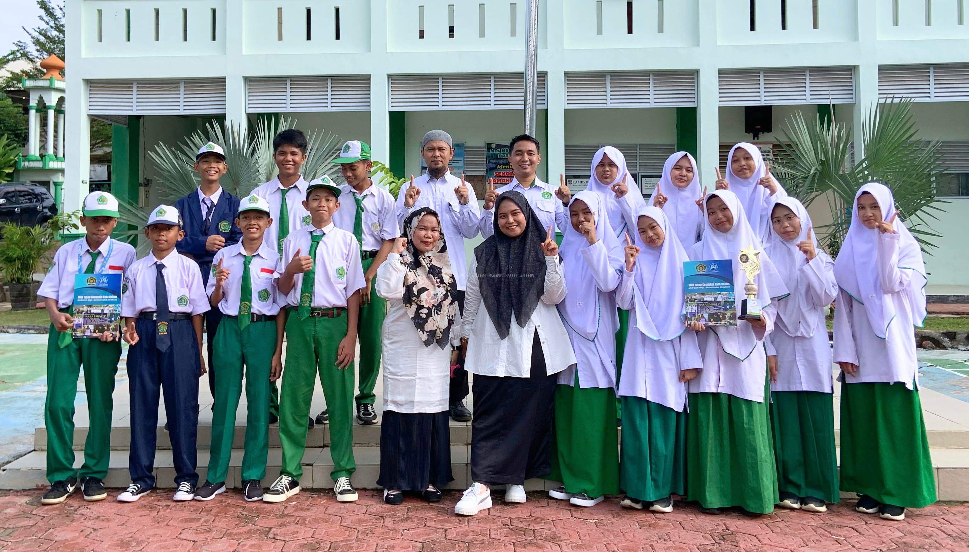 MTsN 1 Batam Raih Medali Perunggu Olimpiade Matematika Dan Tim Hadroh MTsN 1 Meraih Penghargaan "The Best" di Ajang iSHOC x Milad ke-9 MAN IC Batam 