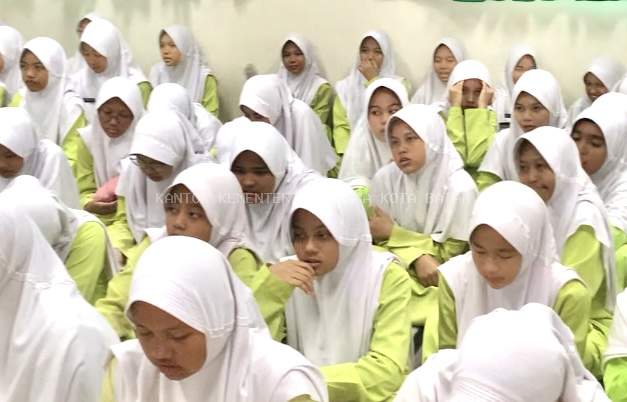Kegiatan Keputrian MTsN 1 Batam Pembinaan Karakter Dan Edukasi Perawatan Diri Untuk Peserta Didik
