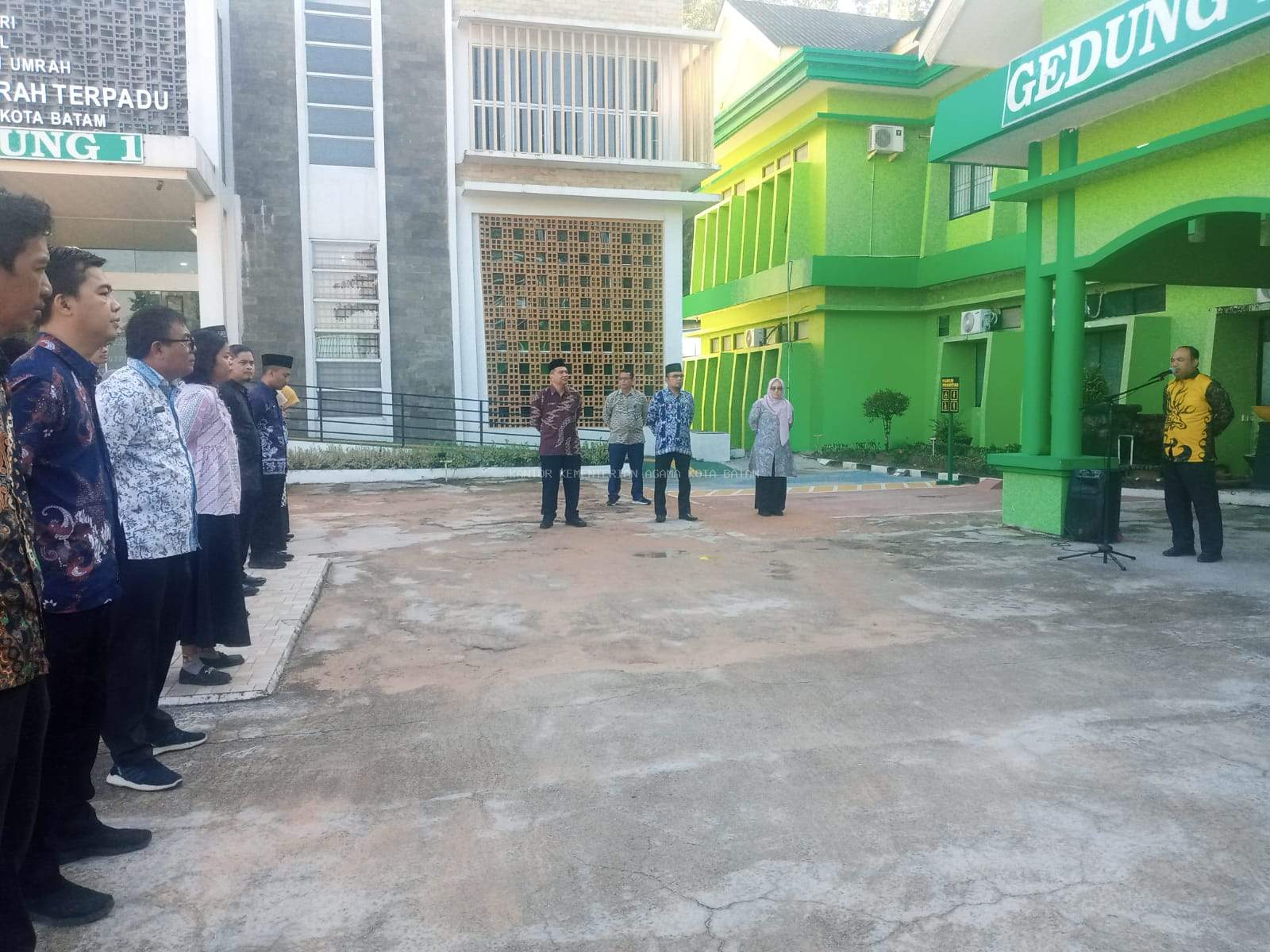 “Made Karmawan Ajak ASN Kemenag Batam Segera Selesaikan Laporan Cawu III”