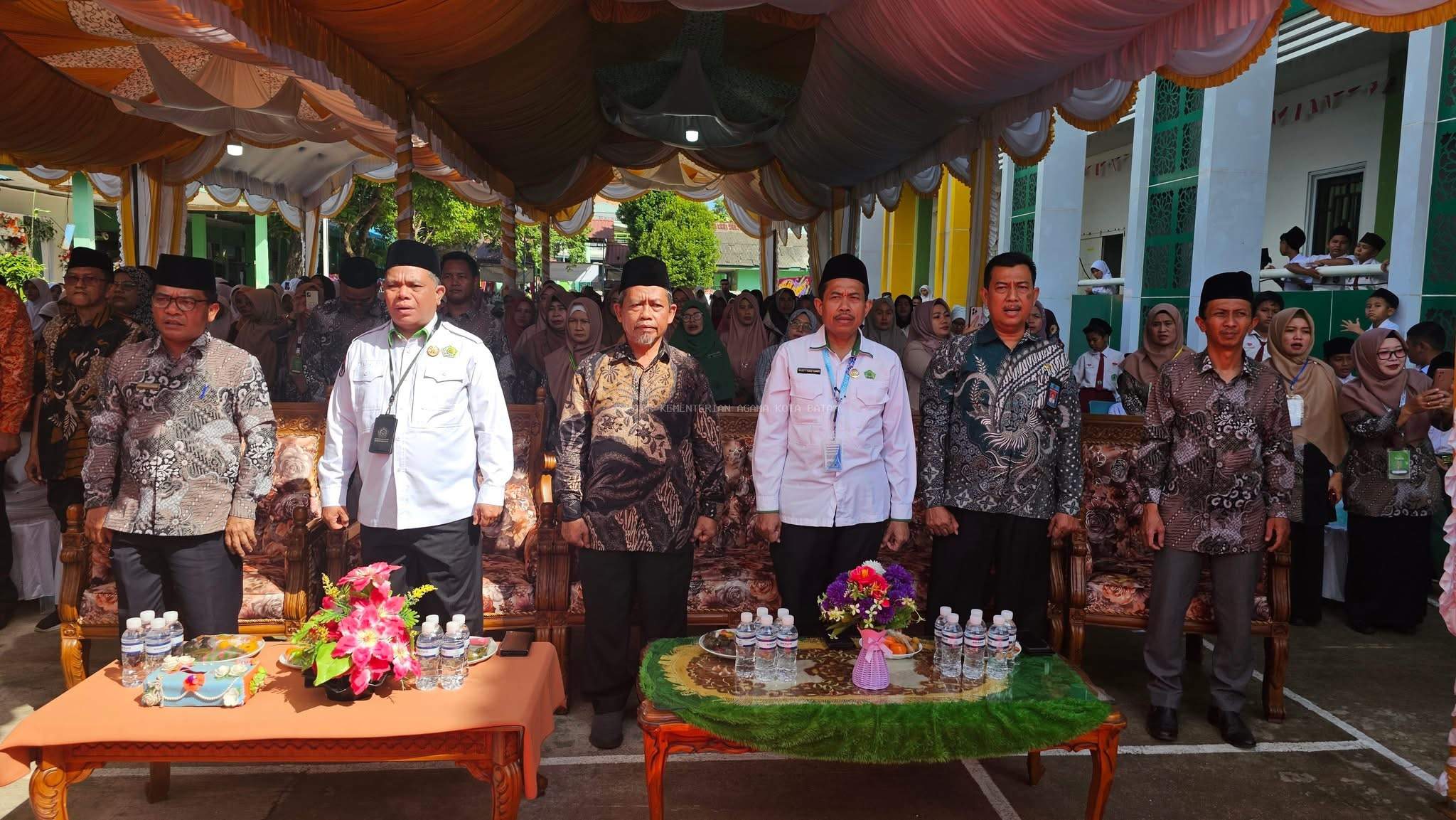 Puncak Milad ke-34 MIN 1 Batam, Meriah dengan Potong Tumpeng dan Pelepasan Balon