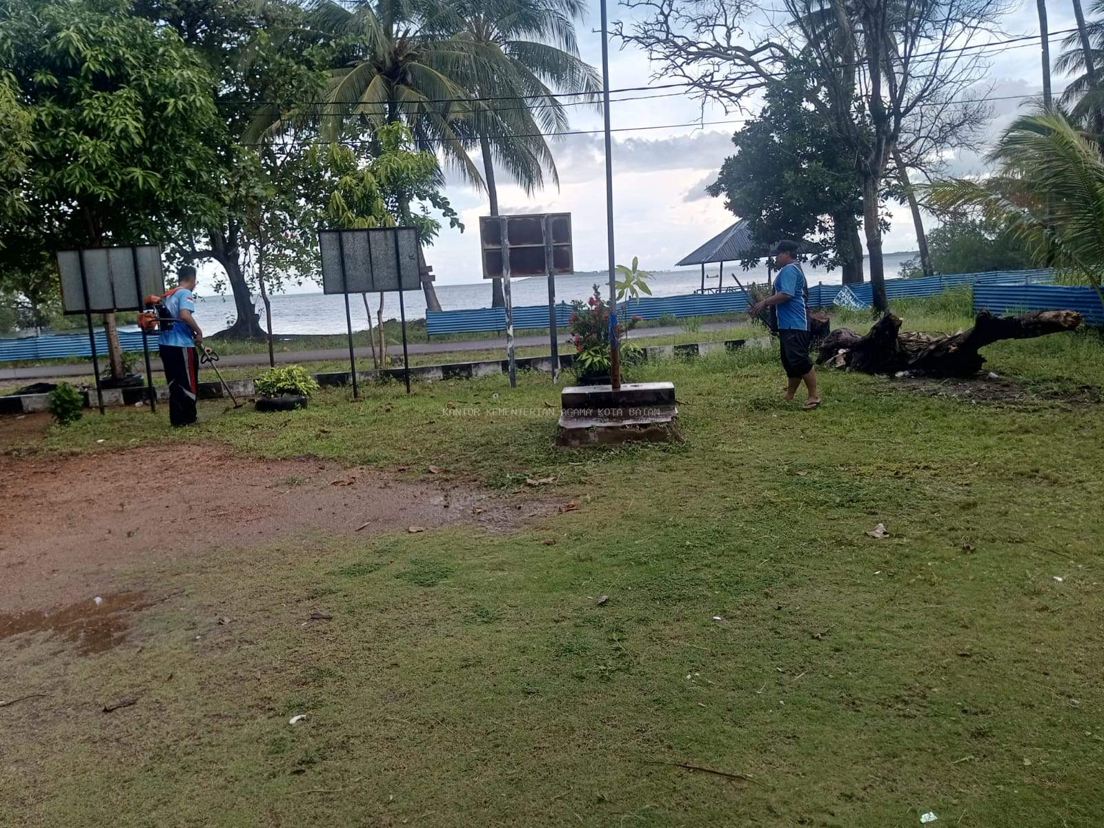 KUA Galang Gelar Aksi Goro Bersih Lingkungan Kantor