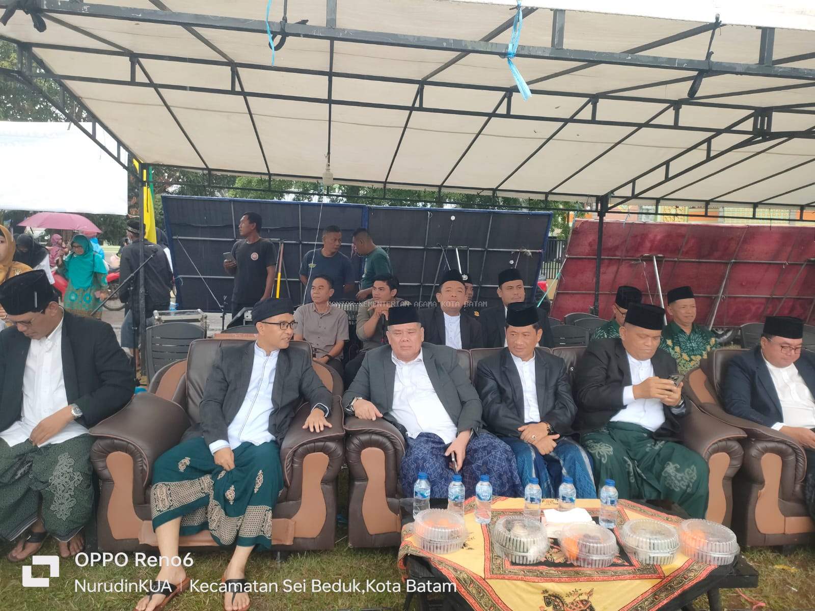 Kepala KUA Sungai Beduk H. Nurudin Pimpin Do'a di Tengah Guyuran Hujan: Peringatan HSN ke-11 Meriah Dihadiri Ribuan Santri