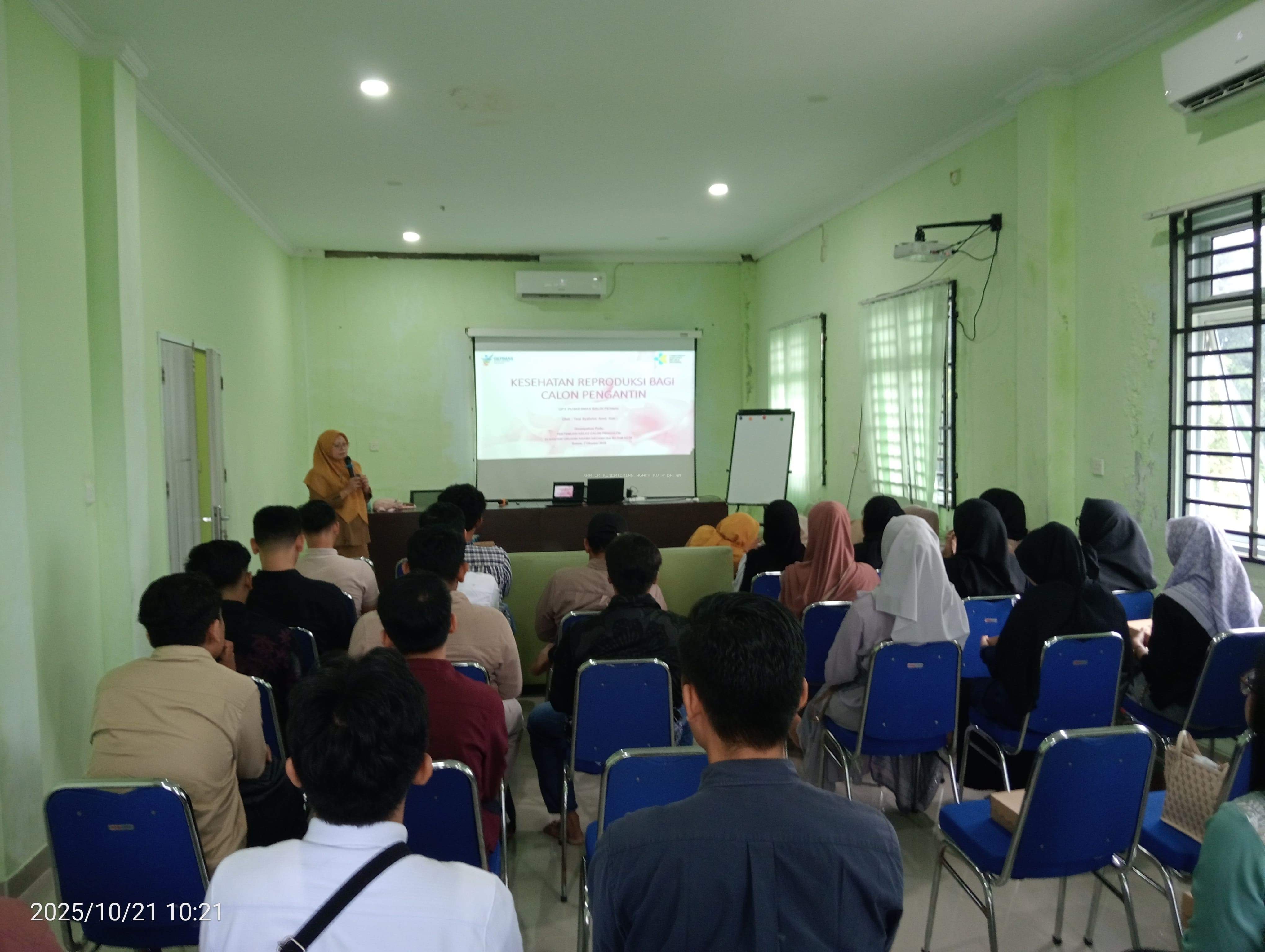 Tidak Hanya Kompilasi Hukum Islam, Kesehatan Reproduksi juga di berikan kepada 25 Pasang Catin di KUA Batam Kota