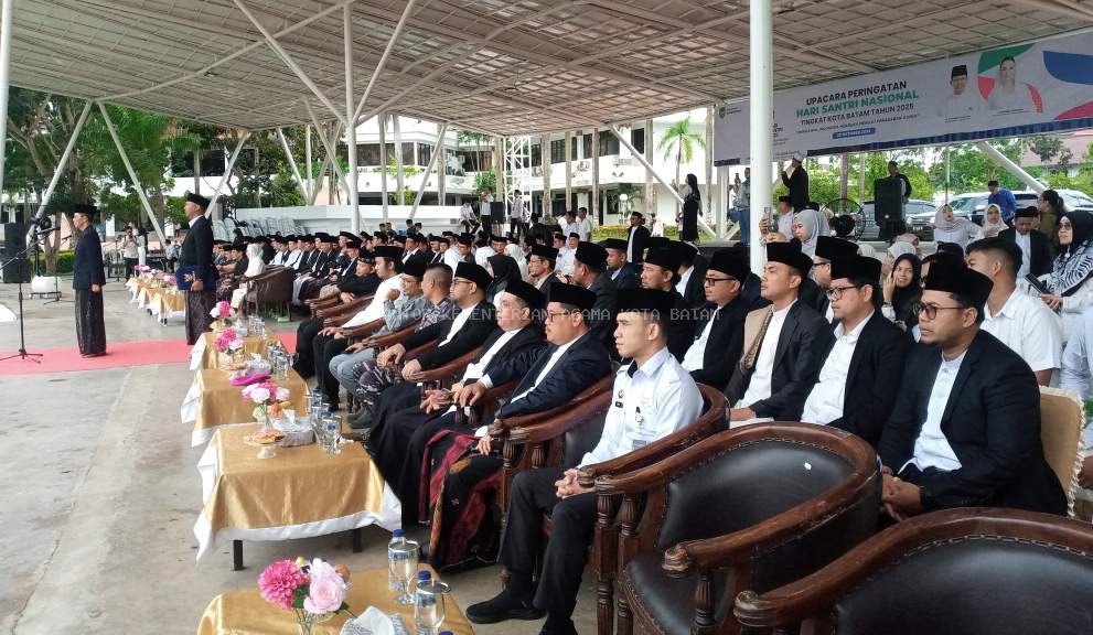 Kepala Kemenag Batam Terima Penghargaan pada Upacara Hari Santri Nasional di Dataran Engku Putri